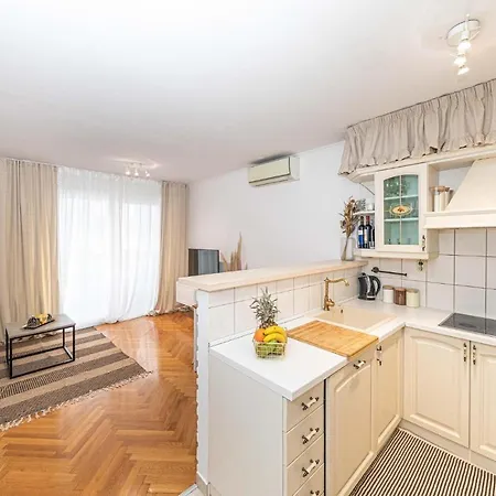 1 Bedroom Beautiful In * Split